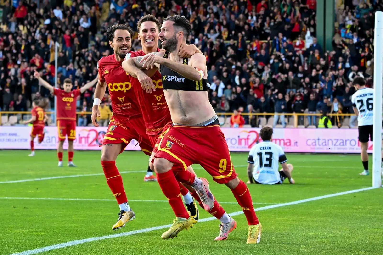 Catanzaro-Cesena:\u00A0Iemmello segna, fa esplodere di gioia il Ceravolo e\u00A0manda le Aquile in semifinale playoff. Finale 1 a 0\n