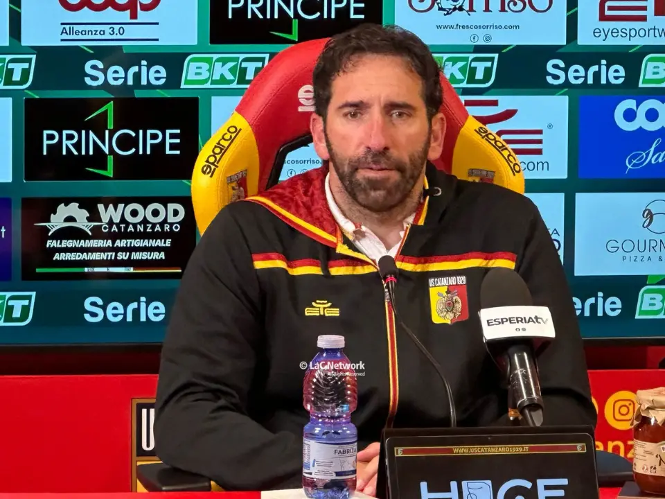 Il Catanzaro batte il Cesena e vola in semifinale playoff, Caserta: «Andiamo avanti, sognare non costa nulla»