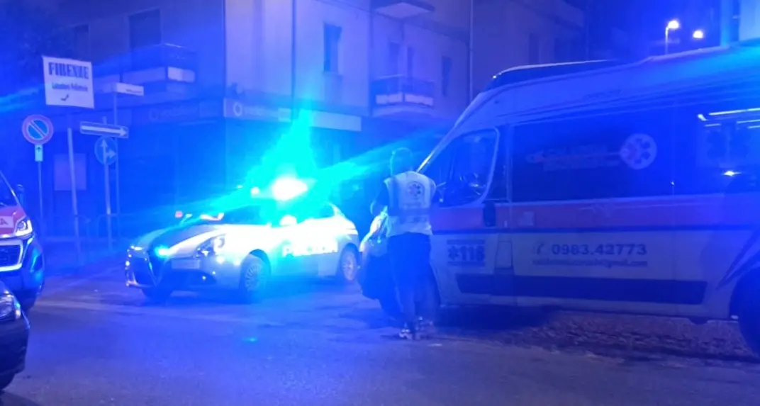 Incidente a Corigliano Rossano, uomo travolto da un’auto: il conducente fugge senza soccorrerlo