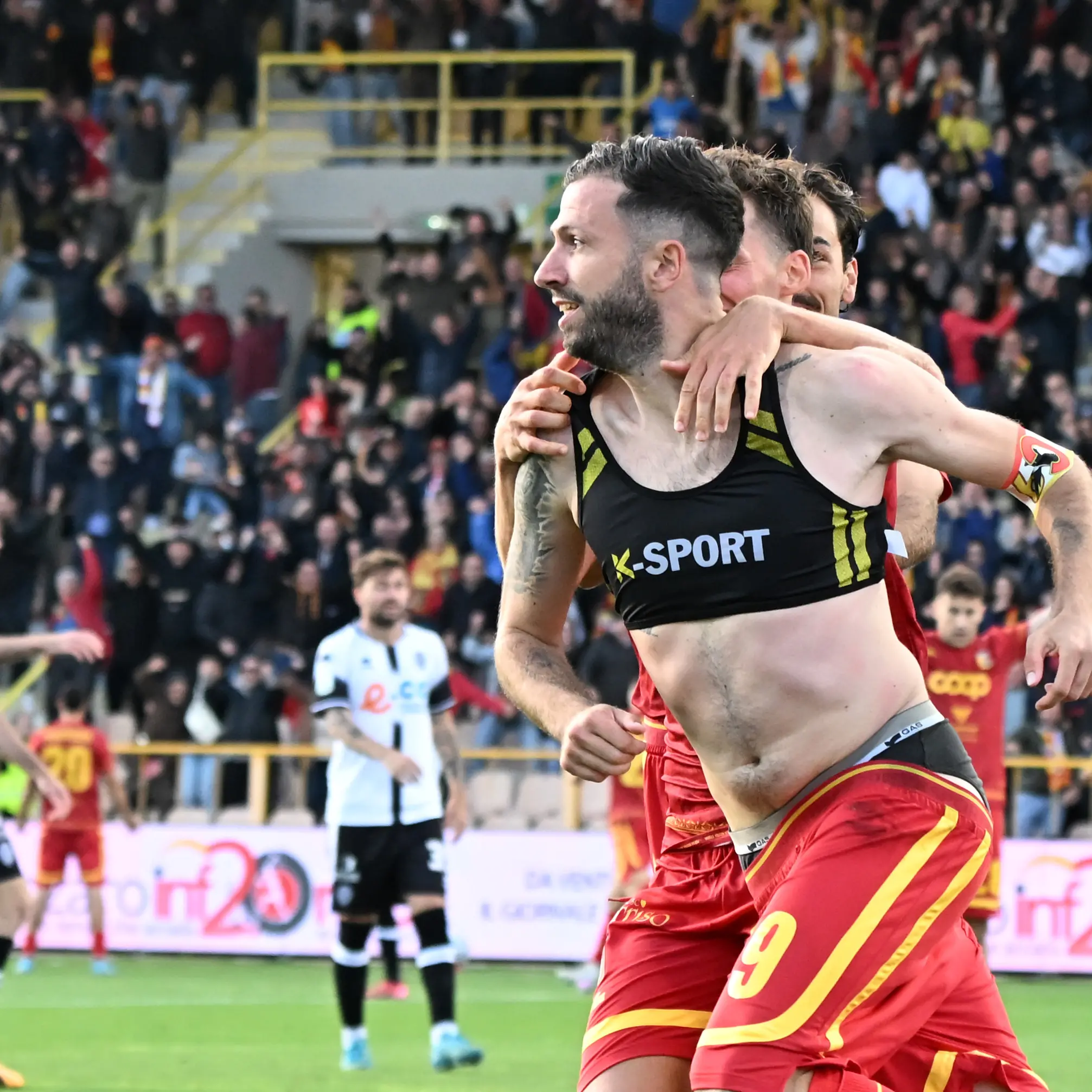 Iemmello show contro il Cesena, il Catanzaro sogna la A: «Nei playoff può succedere di tutto»\n