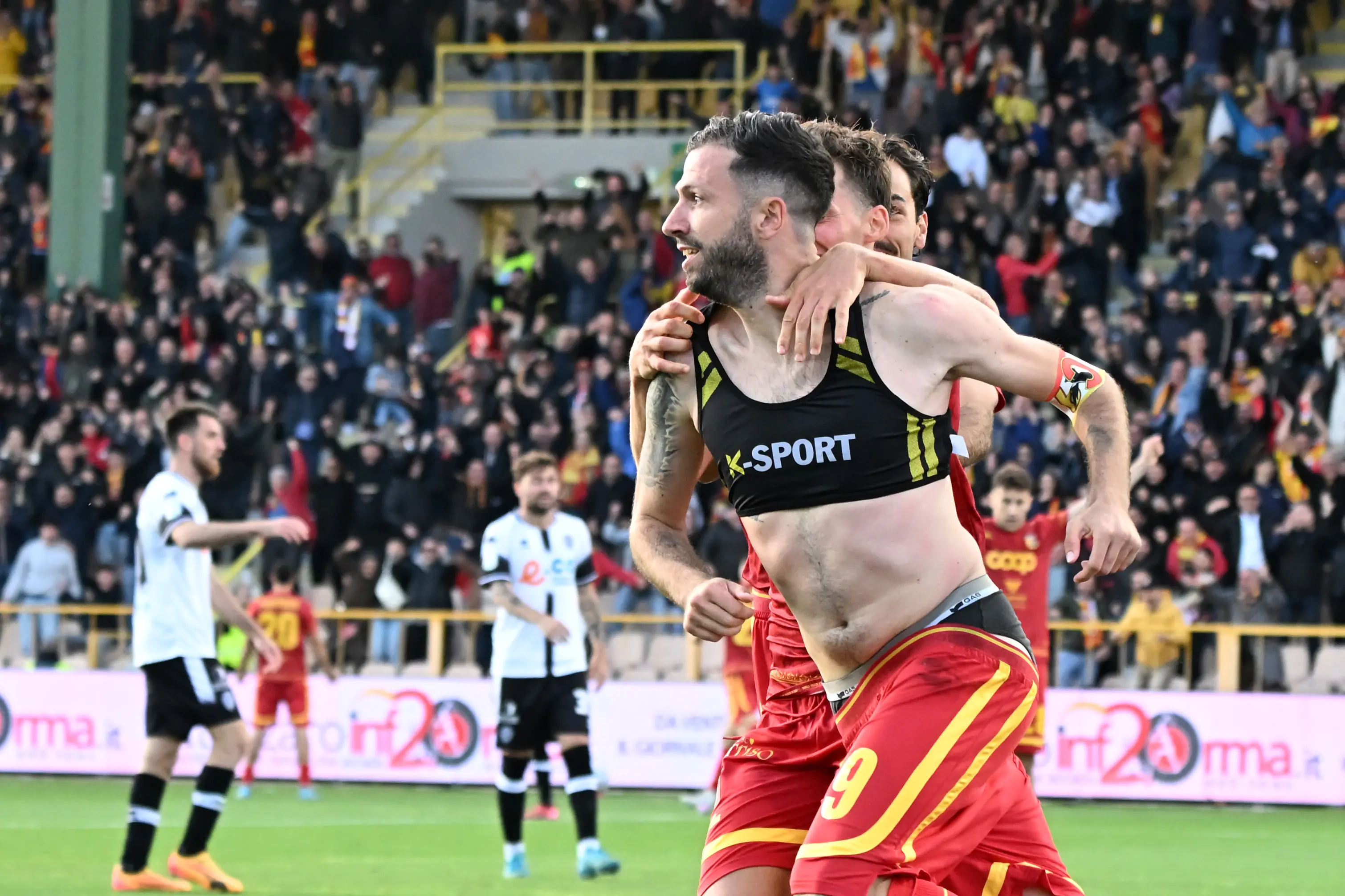 Iemmello show contro il Cesena, il Catanzaro sogna la A: «Nei playoff può succedere di tutto»\n