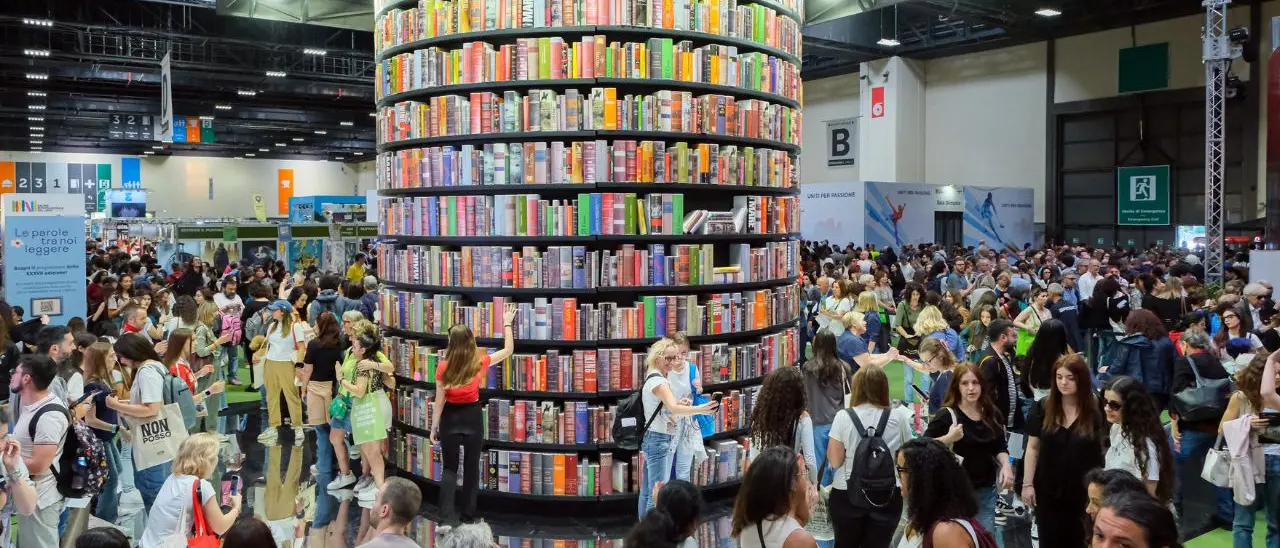 Il Salone del Libro di Torino 2025: uno specchio delle sfide e delle speranze dell’editoria italiana\n
