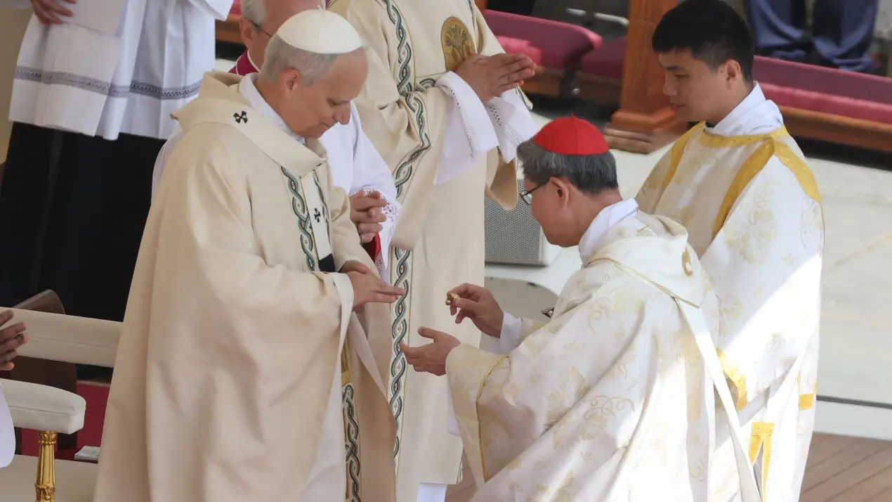 Papa Leone XIV e il cardinale Tagle , (foto di Marco Iacobucci)