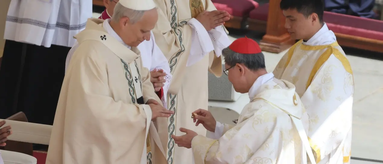 Inizia l’era di papa Leone XIV: «Costruiamo un mondo di pace»\n