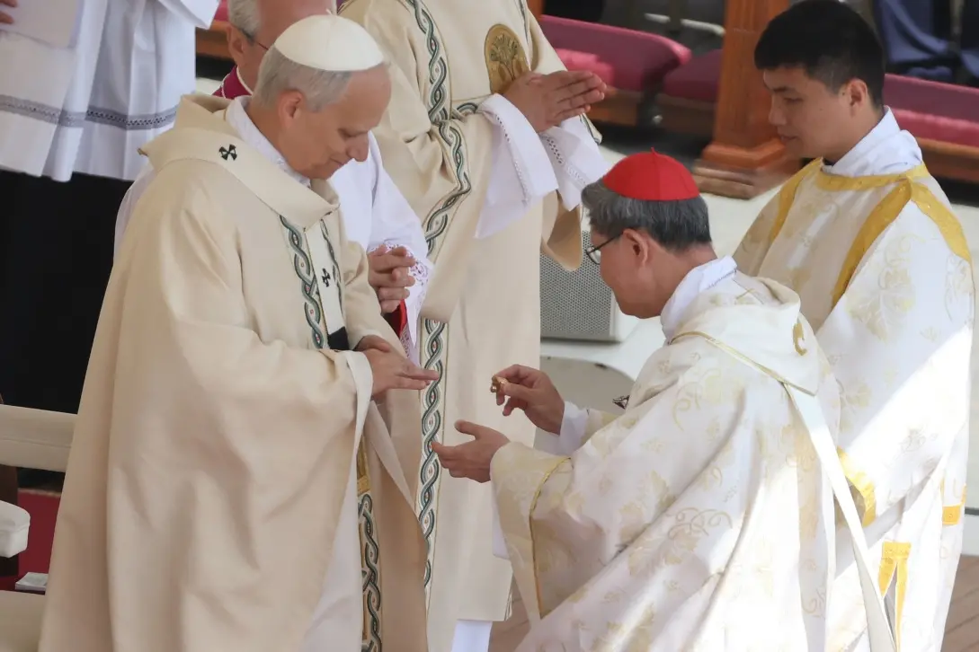 Papa Leone XIV e il cardinale Tagle , (foto di Marco Iacobucci)