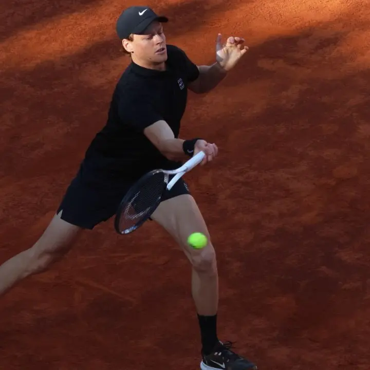 Tennis, Sinner si ferma sul più bello: Alcaraz trionfa agli Internazionali d'Italia