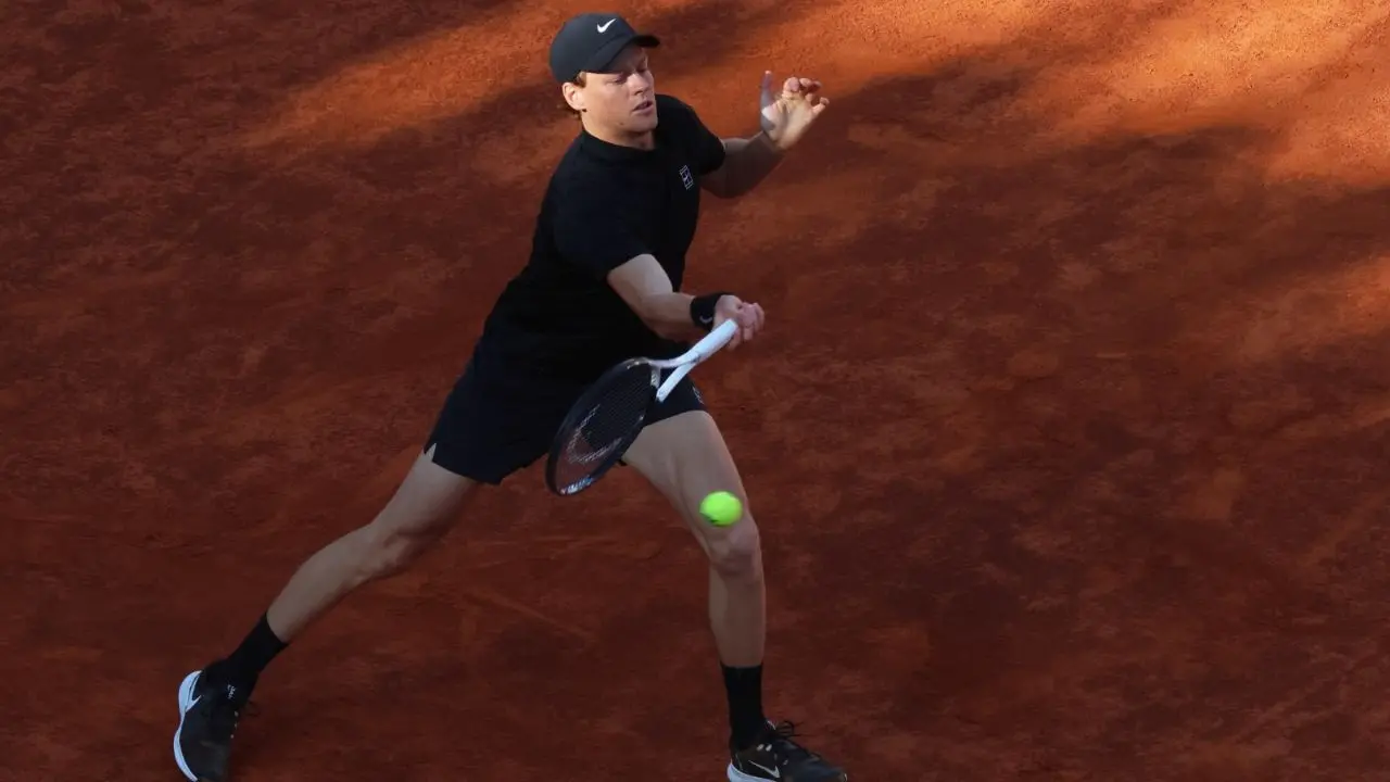 Tennis, Sinner si ferma sul più bello: Alcaraz trionfa agli Internazionali d'Italia