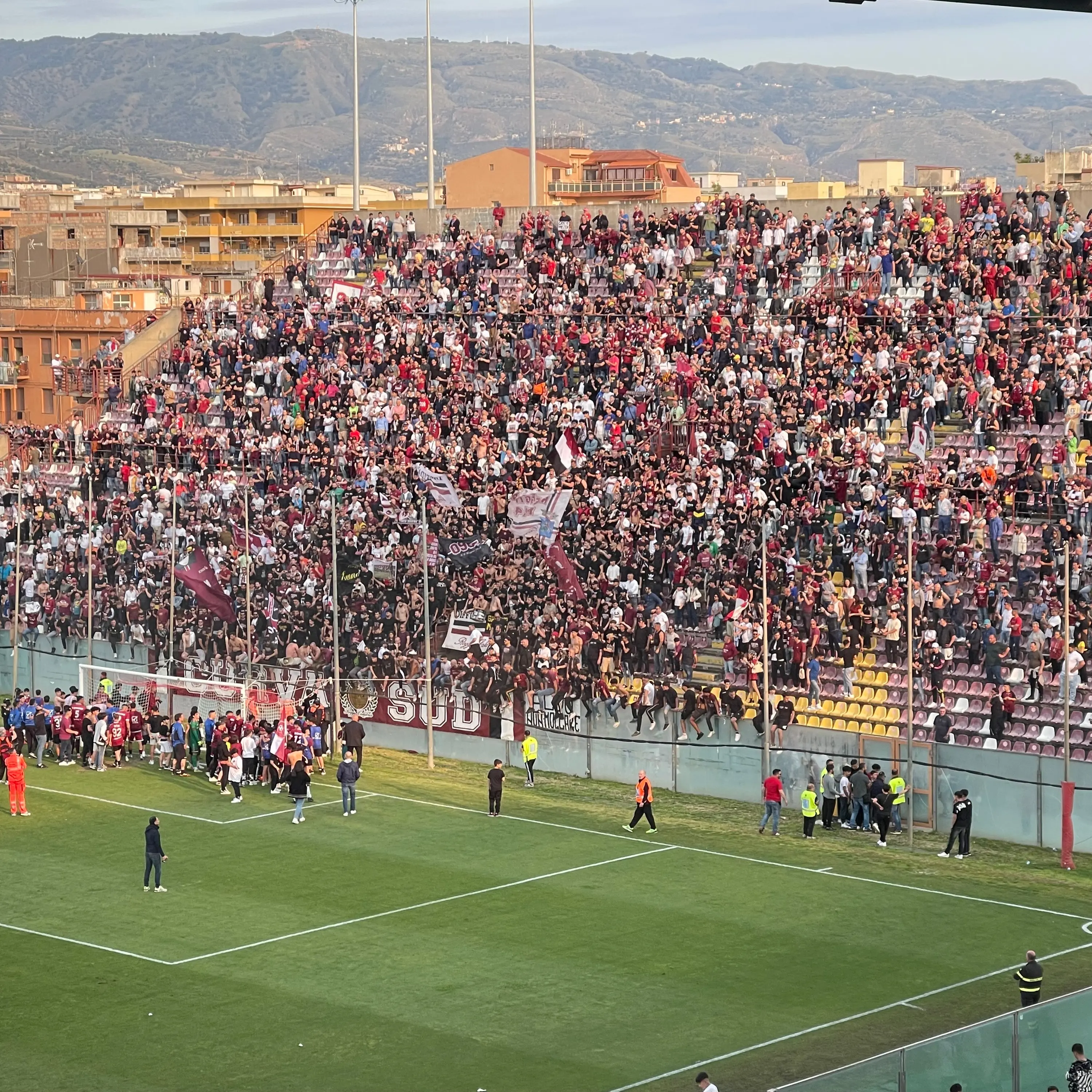 Amaranto fino alla fine, la Reggina batte la Scafatese e ora sogna la Serie C: 1-0 firmato Renelus\n