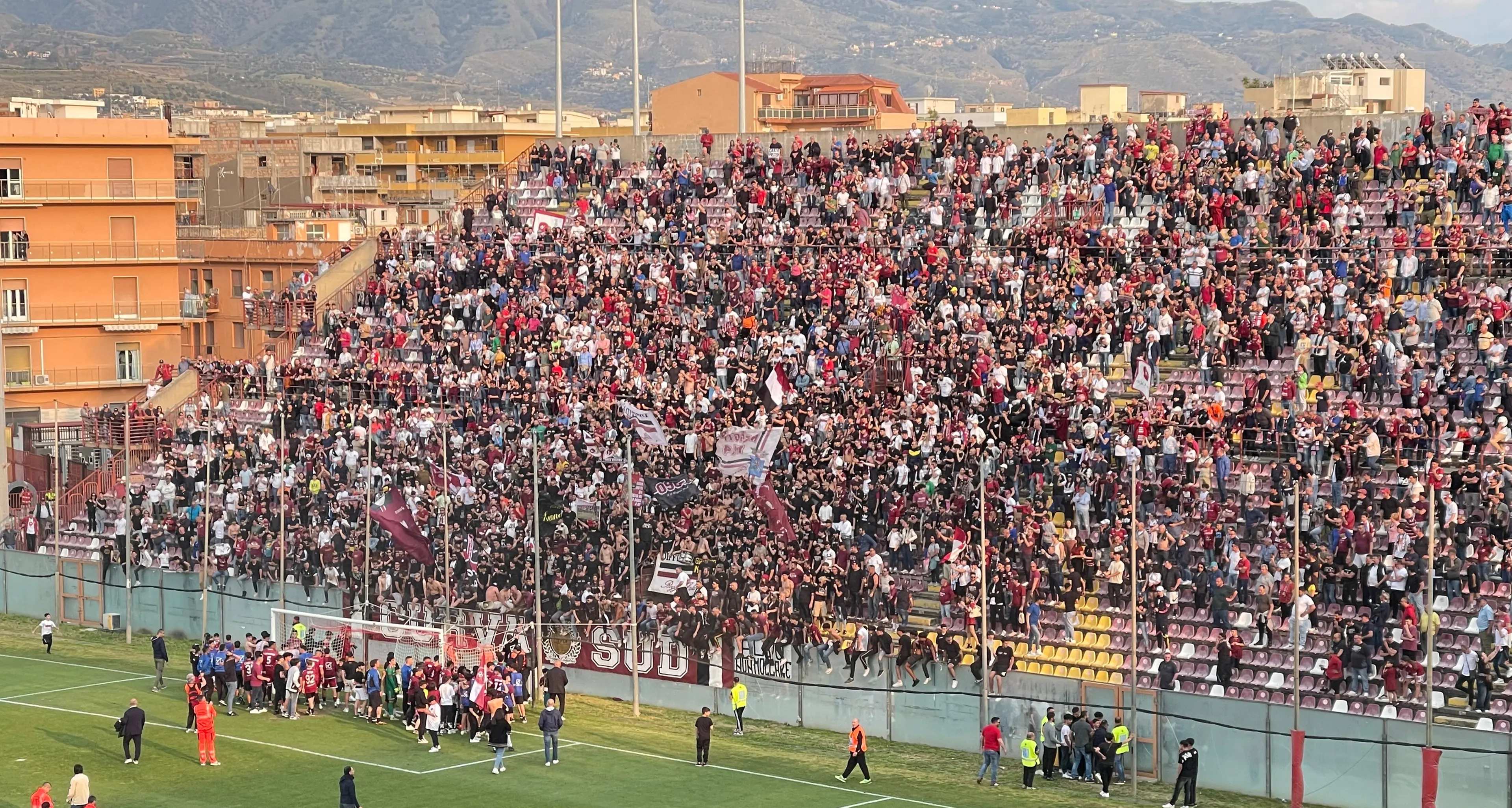 Amaranto fino alla fine, la Reggina batte la Scafatese e ora sogna la Serie C: 1-0 firmato Renelus\n