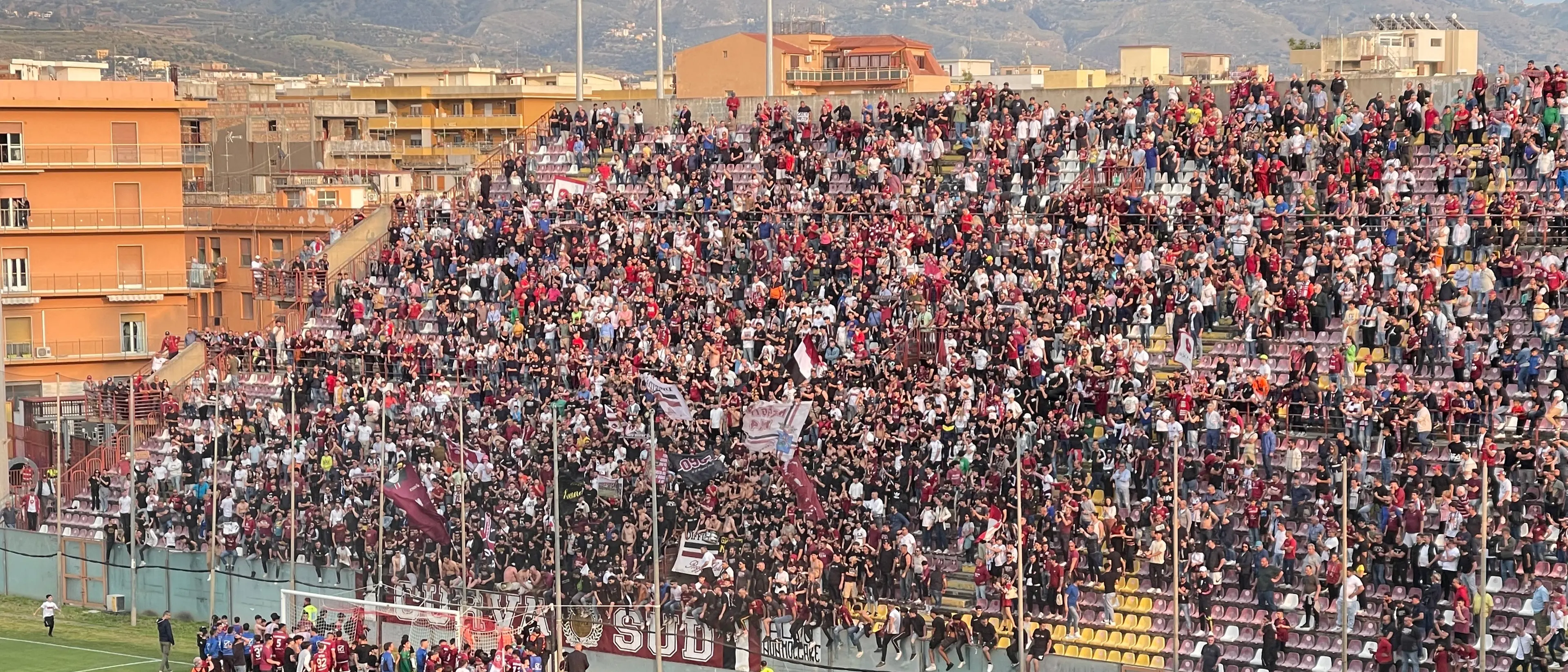 Amaranto fino alla fine, la Reggina batte la Scafatese e ora sogna la Serie C: 1-0 firmato Renelus\n