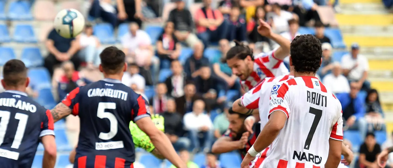 Serie C, il Crotone perde l’andata dei play-off: allo Scida il Vicenza ipoteca la semifinale, finale 1-2\n