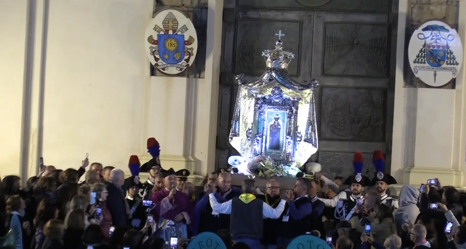 La lunga notte della Madonna di Capocolonna: Crotone in cammino con la sua patrona\n