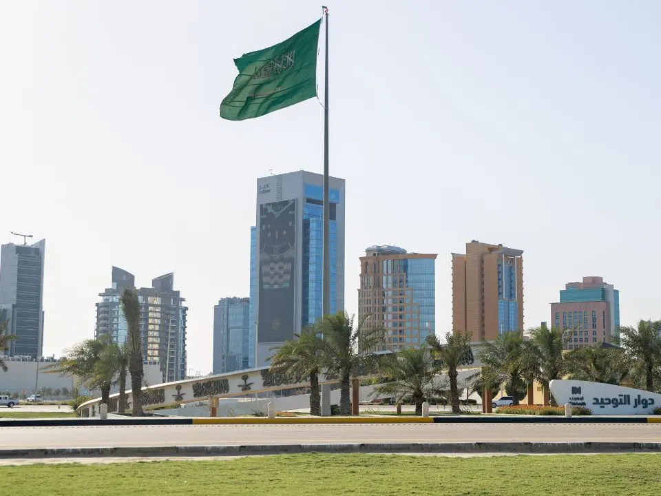 Democrazia in crisi, la sorpresa del deserto: i nuovi Paesi arabi tra modernizzazione, tecnologia e potere globale