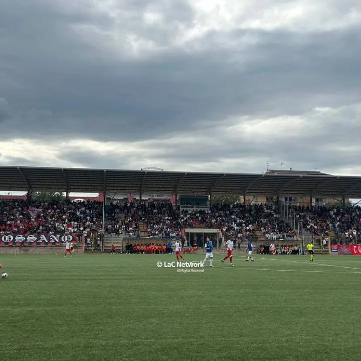 Corigliano Rossano, esplode un petardo\u00A0a fine partita e stordisce un calciatore: fermati un adulto e un minore\n