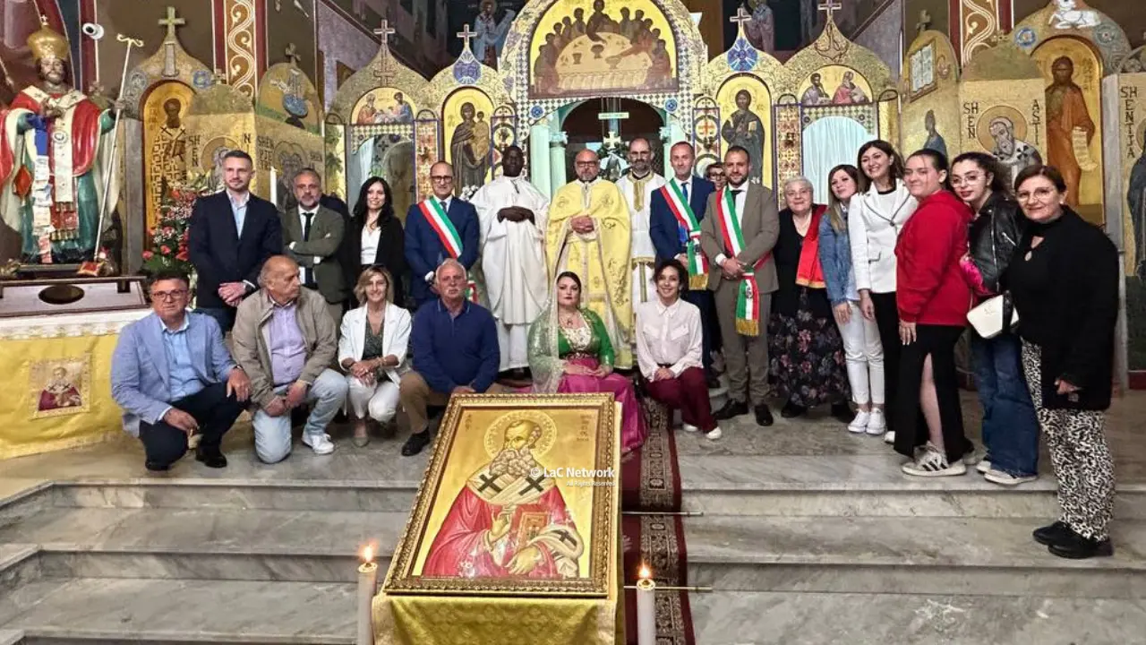 Patto di amicizia tra Santa Sofia d’Epiro, Firmo e Cerzeto: il legame con Sant’Atanasio rinsalda tre comunità arbereshe\n