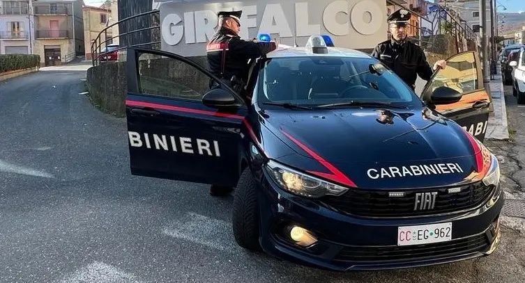 Spaccio nel Catanzarese, in due finiscono ai domiciliari: sequestrati 2,5 chili di droga\n