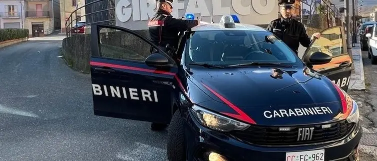 Spaccio nel Catanzarese, in due finiscono ai domiciliari: sequestrati 2,5 chili di droga\n