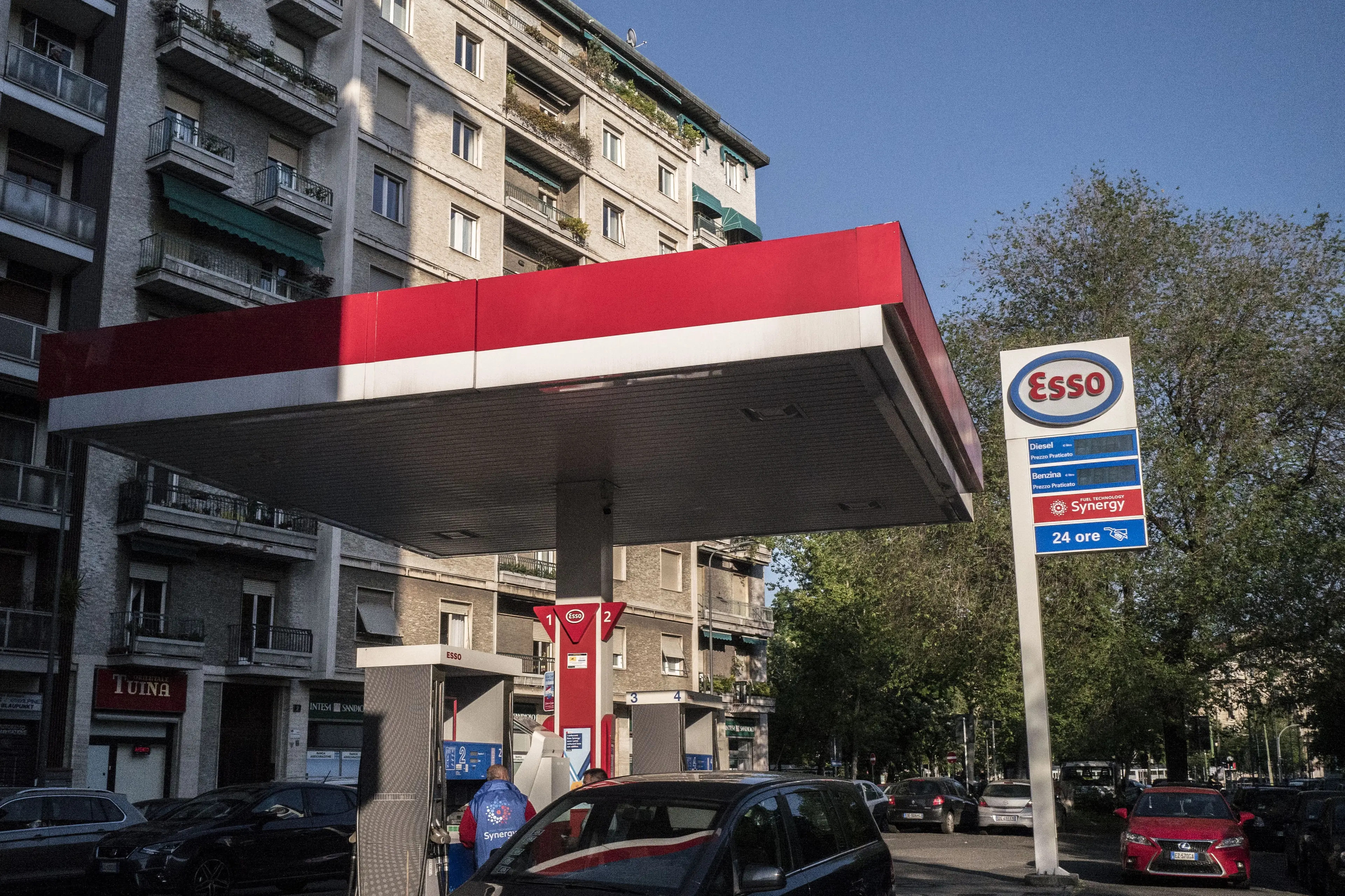 <p>Polemiche per i prezzi di gasolio e benzina (Ipa Agency)</p>\\n , Agenzia Fotogramma