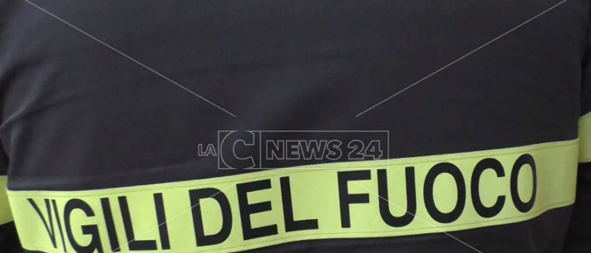 Corigliano Rossano, incendio in un palazzo del centro storico: nessun ferito\n