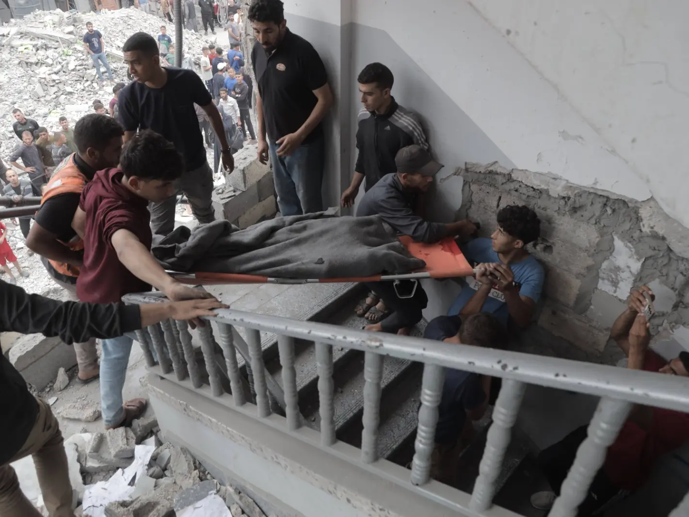 Migliaia di bambini morti a Gaza, Papa Leone: «Costruiamo ponti dove ora ci sono solo crateri, ferite e rovine»