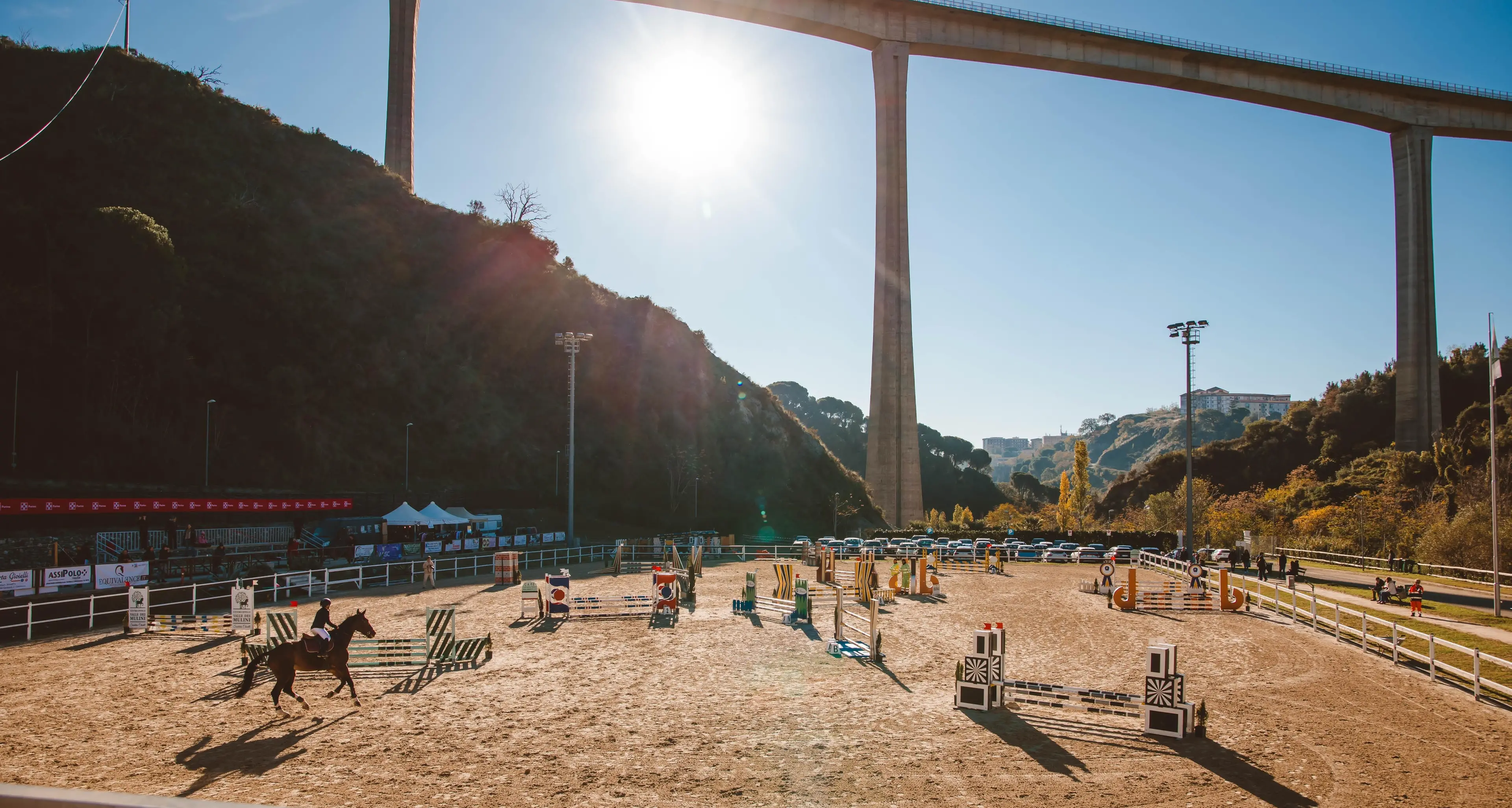 Equitazione, a Catanzaro al via il campionato regionale Salto Ostacoli 2025: date e programma\n