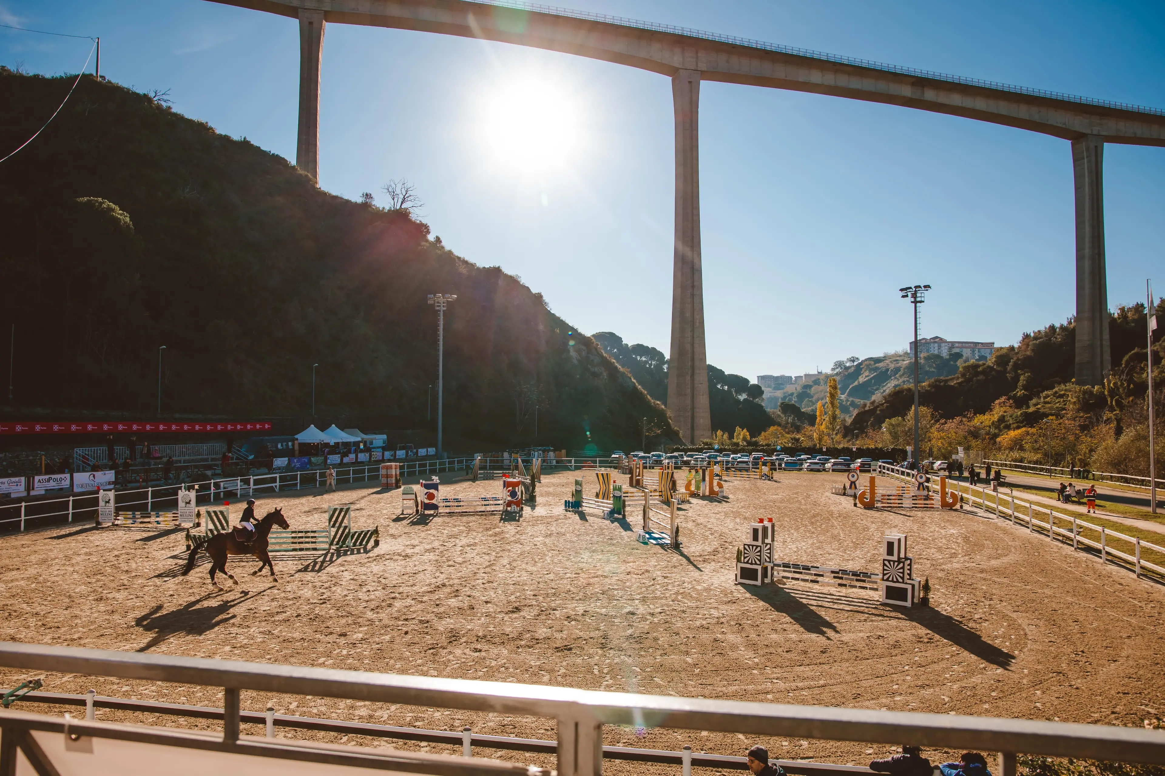 Equitazione, a Catanzaro al via il campionato regionale Salto Ostacoli 2025: date e programma\n