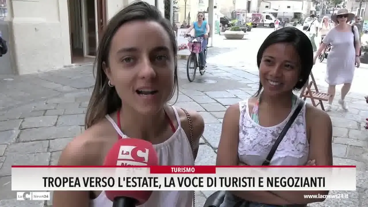 Tropea verso l'estate, la voce dei turisti e negozianti