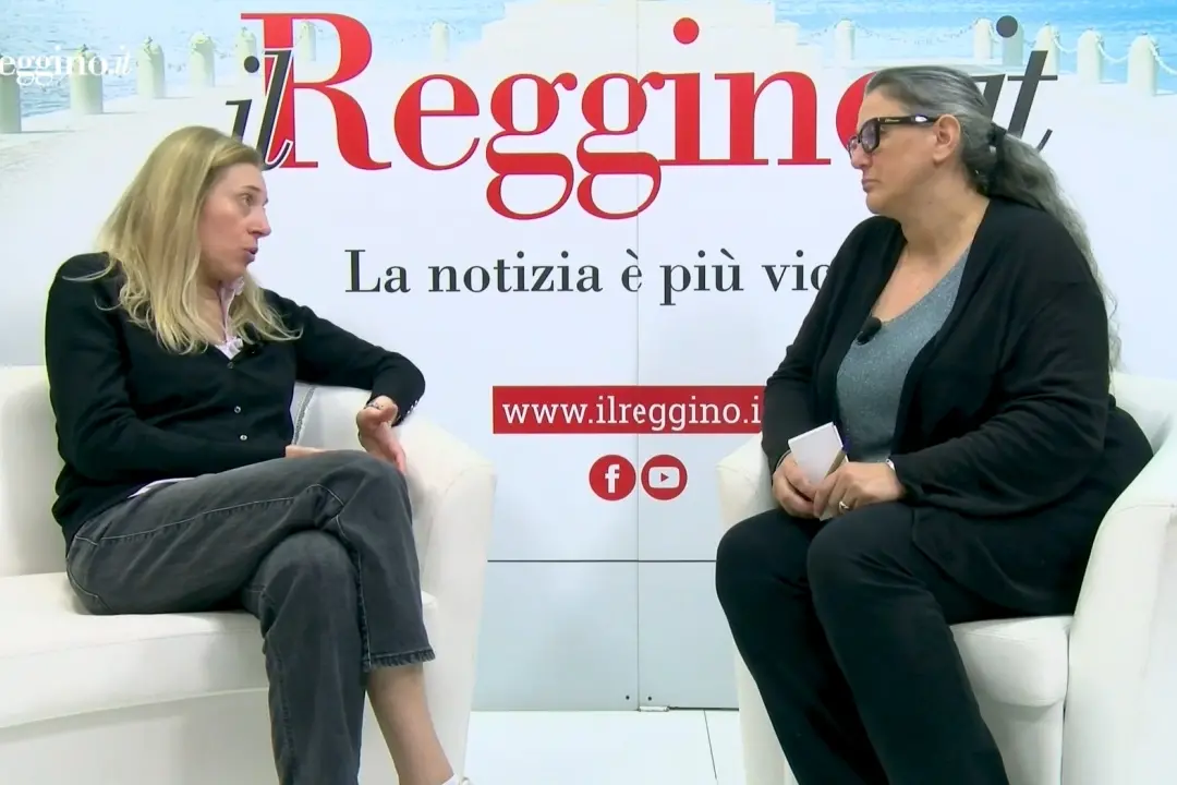 <p>Celeste Costantino,&nbsp;vicepresidente nazionale della fondazione Una Nessuna Centomila, ospite negli studi del Reggino.it</p>\\n