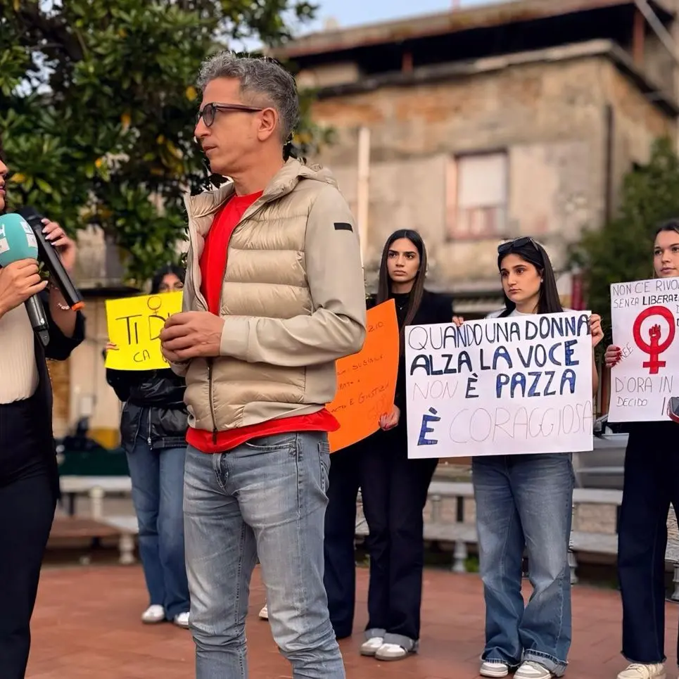 Minorenni abusate a Seminara, il procuratore Musolino all’evento in piazza: «Poche presenze? Non sono importanti i numeri ma le parole»\n