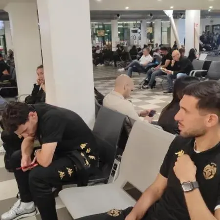 Verso Catanzaro-Spezia, disagi per i liguri: volo play off in ritardo e\u00A0squadra bloccata a Pisa per ore\n