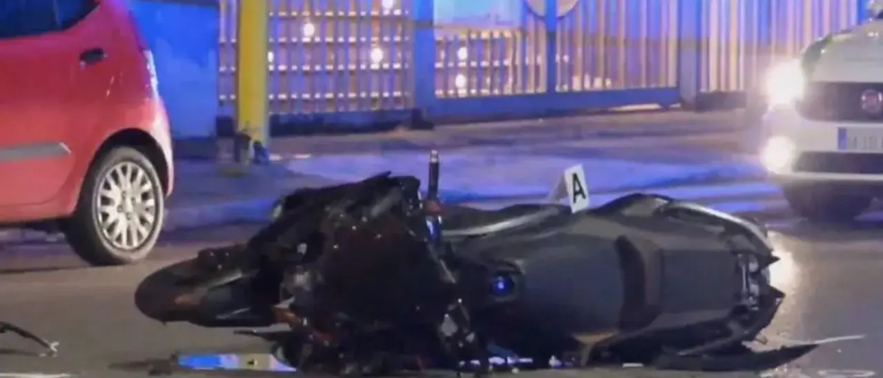 Cade in fuga da polizia e muore in ospedale, rivolta dei parenti a Milano\n