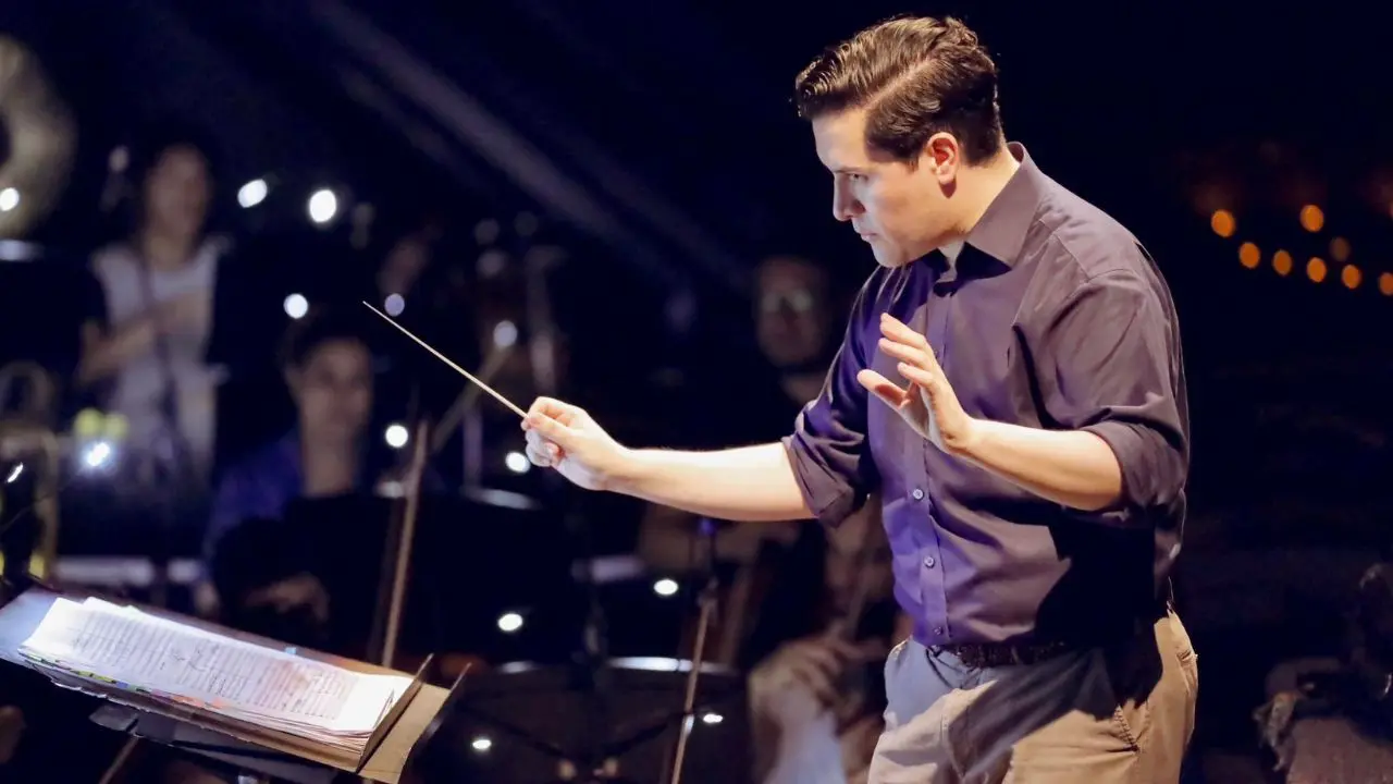 Catanzaro, la bacchetta internazionale di Felipe Tristan per il concerto “Passione e spirito” al Teatro Politeama\n