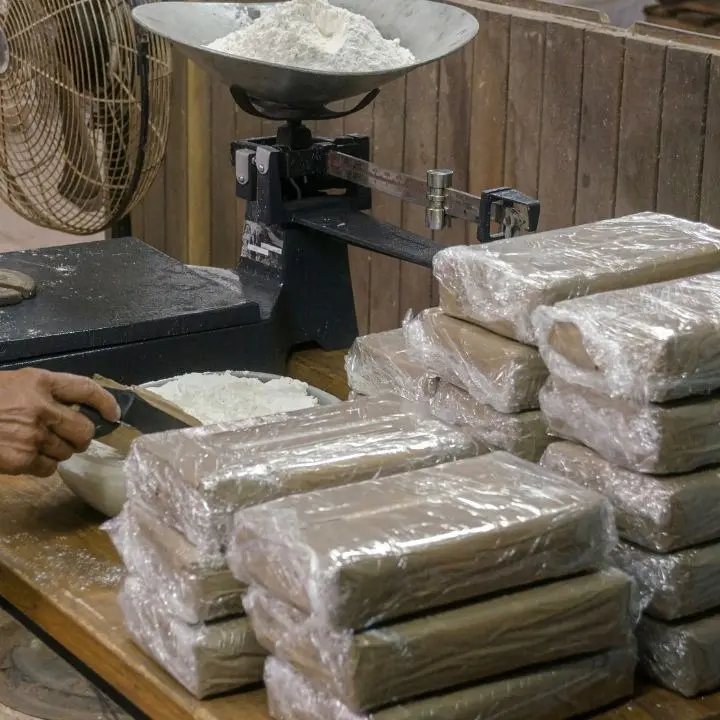 Le tensioni tra le cosche per un carico di droga mai arrivato e le minacce per ottenere 47mila euro di “rimborso”\n