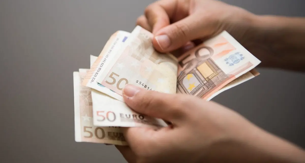 Rapporto Istat 2025: salari reali giù del 4,5%, smentita la narrazione ottimista del Governo Meloni\n