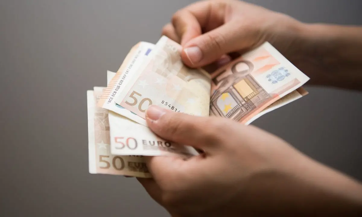 Rapporto Istat 2025: salari reali giù del 4,5%, smentita la narrazione ottimista del Governo Meloni\n