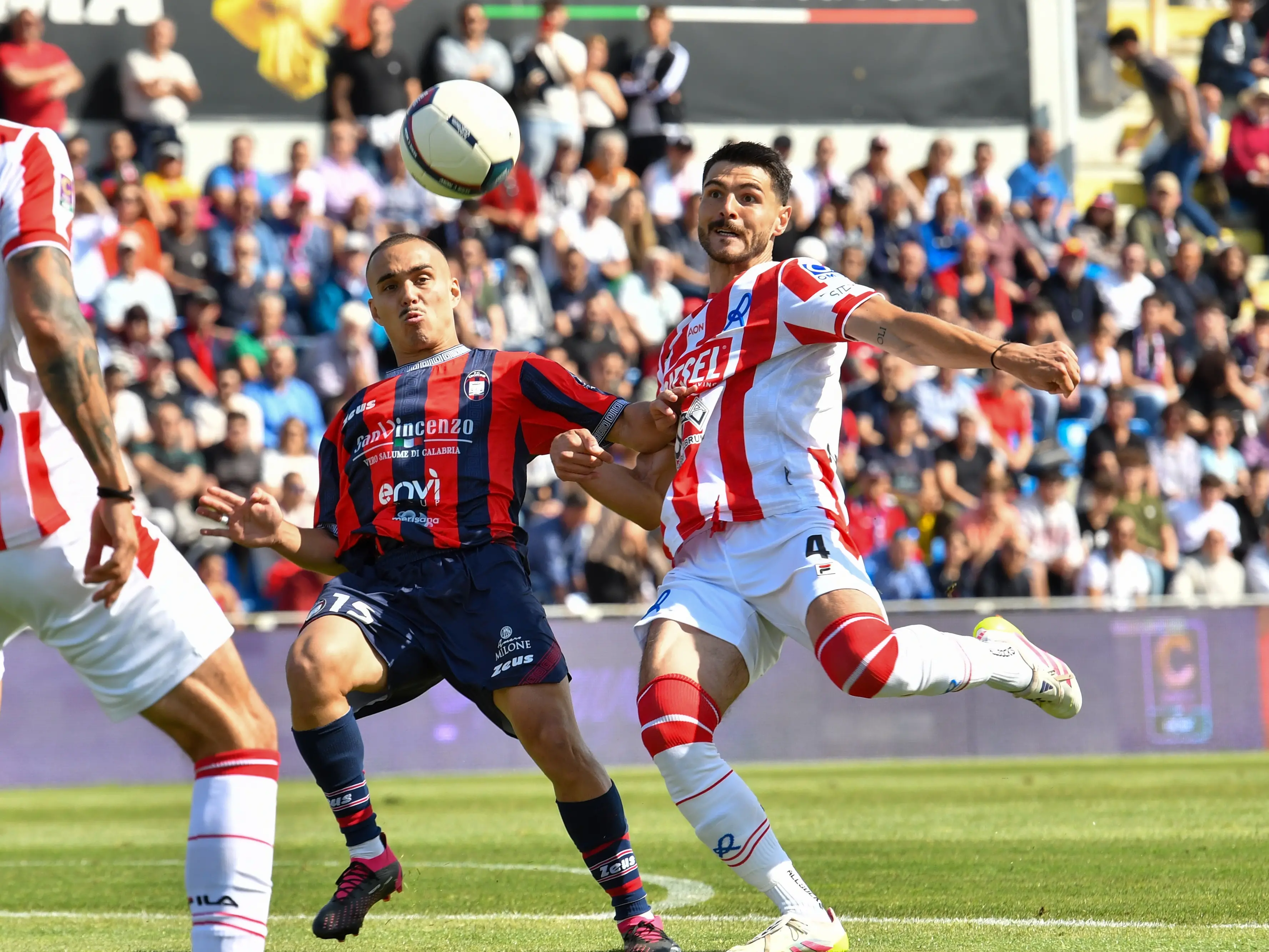 Serie C, nessun miracolo per il Crotone che contro il Vicenza perde (1-0) anche il ritorno: pitagorici fuori dai play off