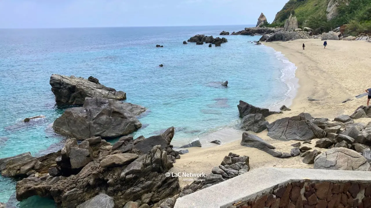 Parghelia fa il bis, Bandiera blu e Comune sostenibile. Ma il sindaco avverte: «Serve più attenzione sulle spiagge»\n