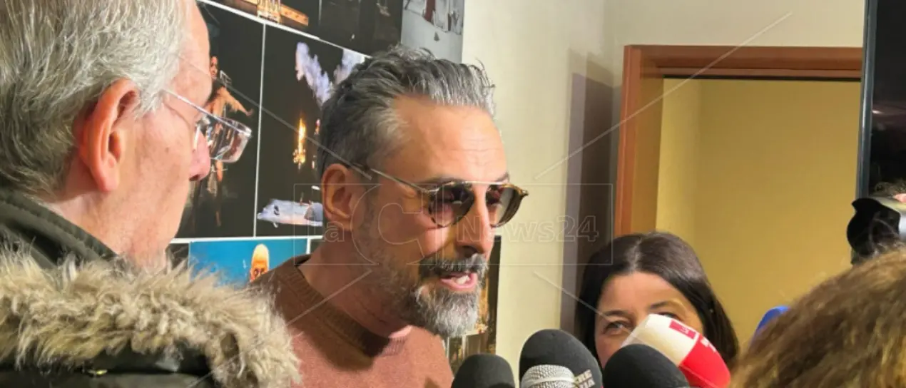 “Per non perdere noi”, ecco il nuovo brano di Brunori Sas: la voce dell’amore che lotta e resiste\n