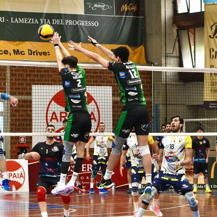 Volley, nel playoff A3 le calabresi cercano l’impresa: Lamezia e Bisignano dovranno rimontare sulle avversarie pugliesi\n