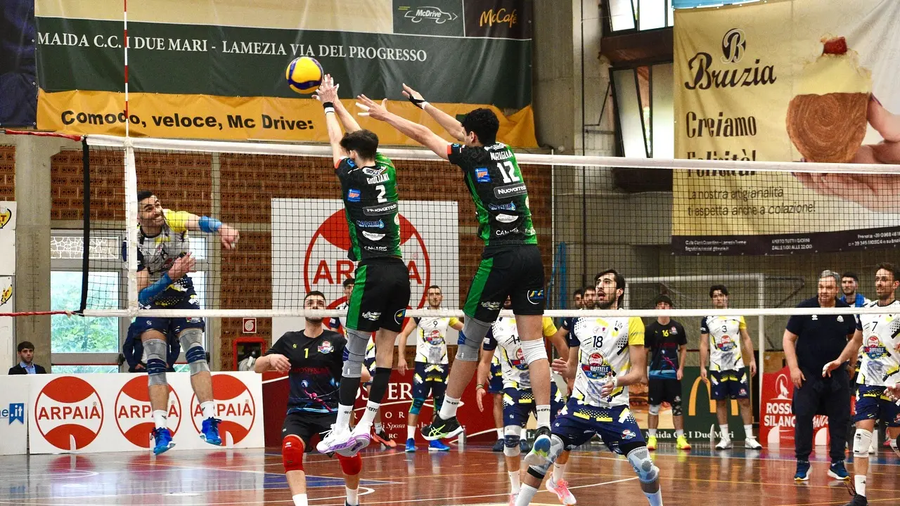 Volley, nel playoff A3 le calabresi cercano l’impresa: Lamezia e Bisignano dovranno rimontare sulle avversarie pugliesi\n