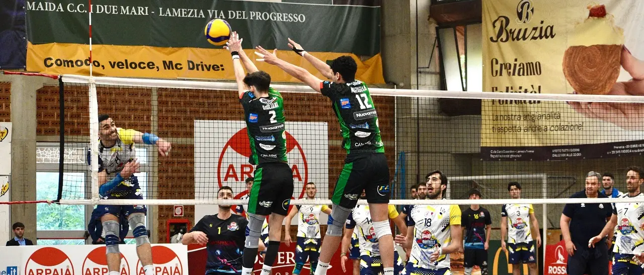 Volley, nel playoff A3 le calabresi cercano l’impresa: Lamezia e Bisignano dovranno rimontare sulle avversarie pugliesi\n