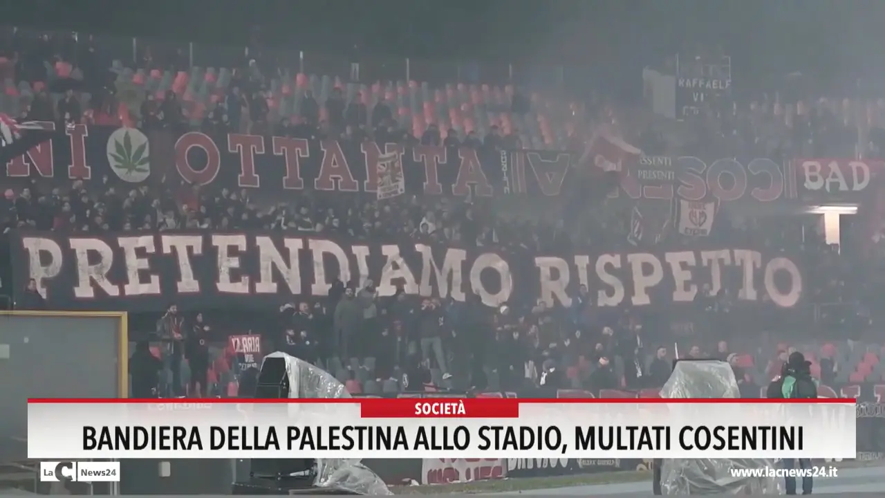 Bandiera della Palestina allo stadio, multati cosentini
