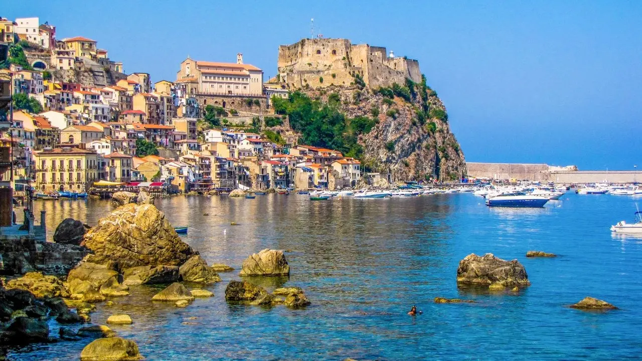 Scilla tra le piccole città più ricercate sul web: la località del Reggino è anche una delle meno care\n