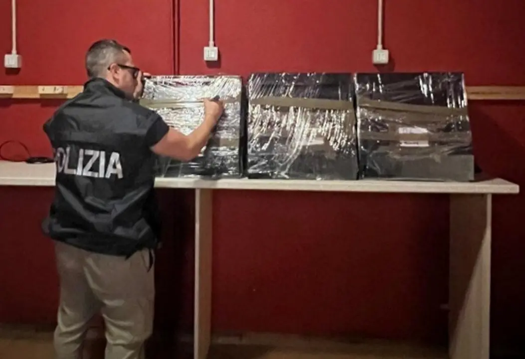 Tra Cirò Marina e Cutro chiuse 7 attività commerciali: le attività portate avanti dalla polizia\n