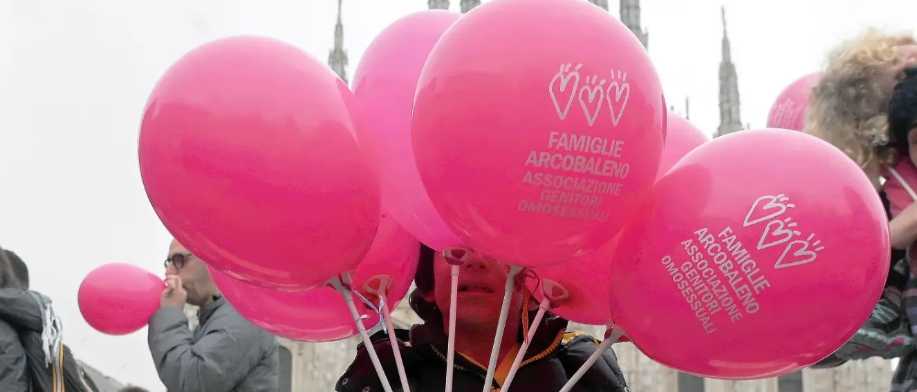 Procreazione assistita, si esprime la Consulta: «È incostituzionale negare il riconoscimento alla madre intenzionale»\n