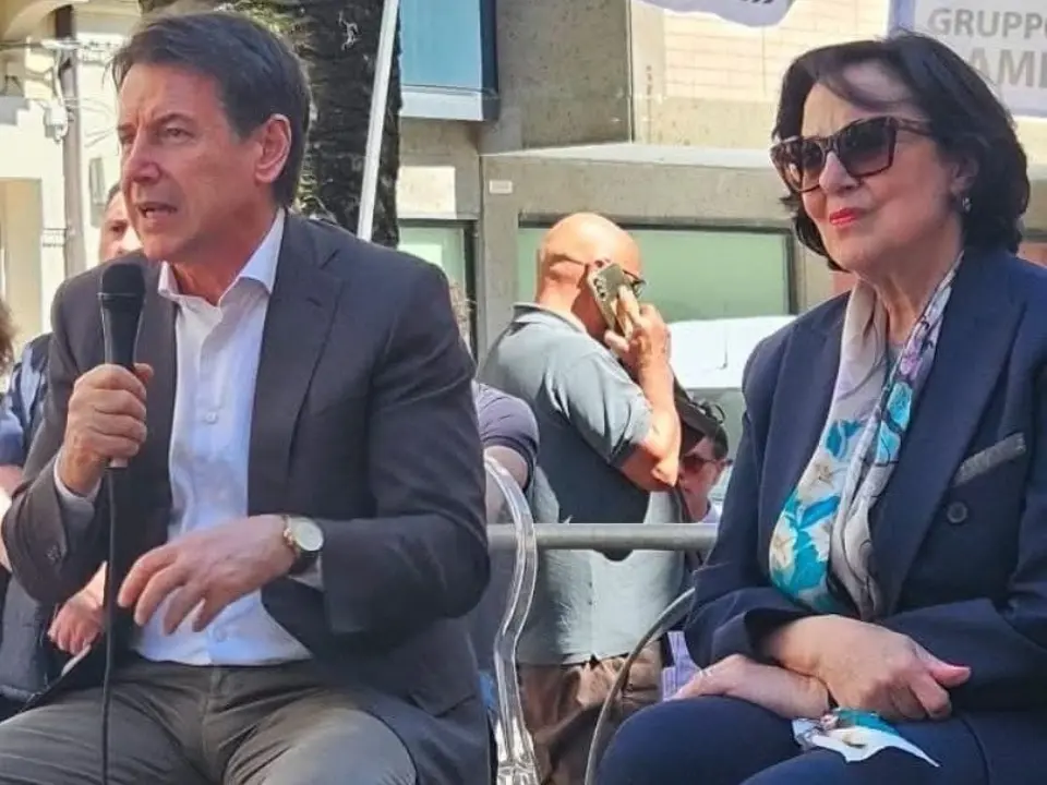 Conte a Lamezia per sostenere Doris Lo Moro: «Il Governo sta facendo precipitare il Paese in gravi difficoltà economiche»