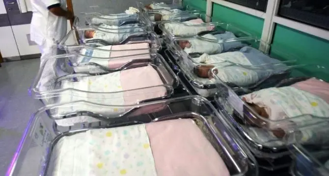 Bambini venduti a Crotone negli anni 70, il bigliettino arrivato alla madre di due neonati scomparsi: «Grazie dei gemellini»\n