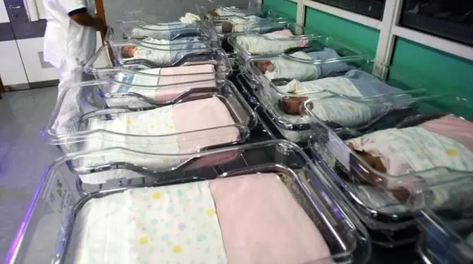 Bambini venduti a Crotone negli anni 70, il bigliettino arrivato alla madre di due neonati scomparsi: «Grazie dei gemellini»\n