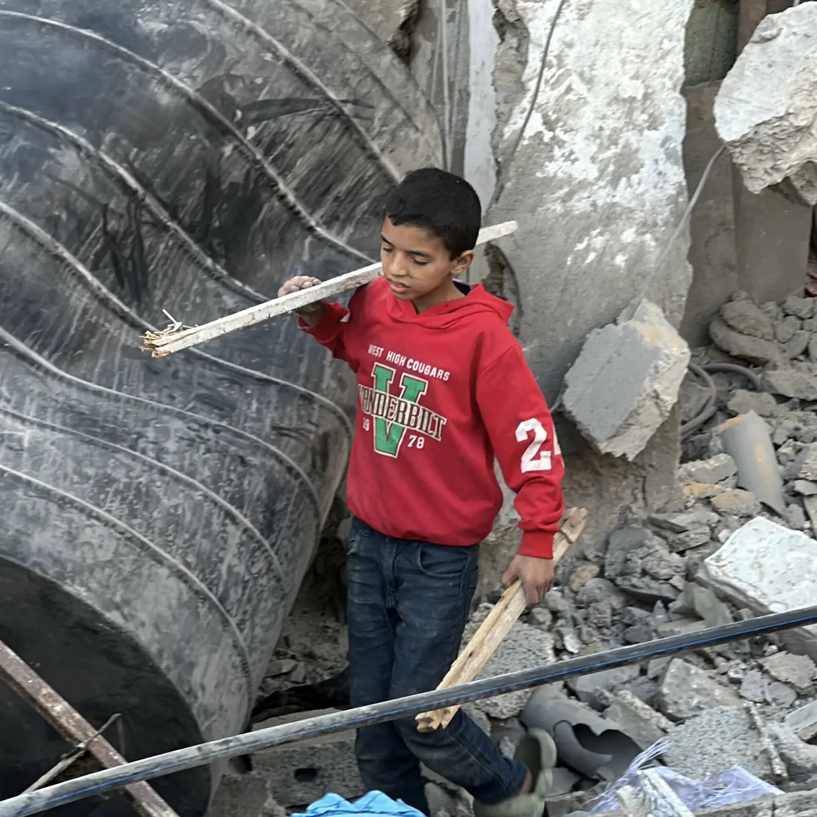 La morte a Gaza non è digitale: è uno sterminio che ci accerchia\n