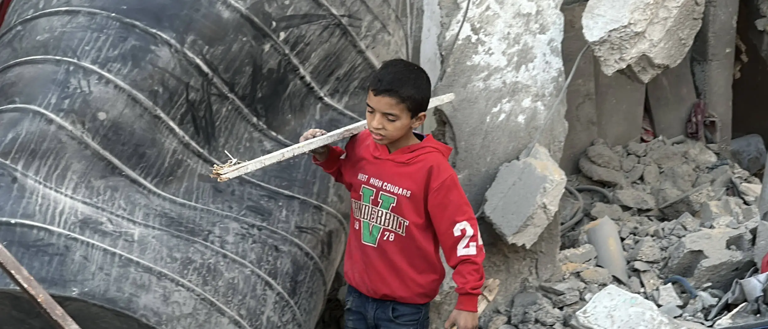 La morte a Gaza non è digitale: è uno sterminio che ci accerchia\n